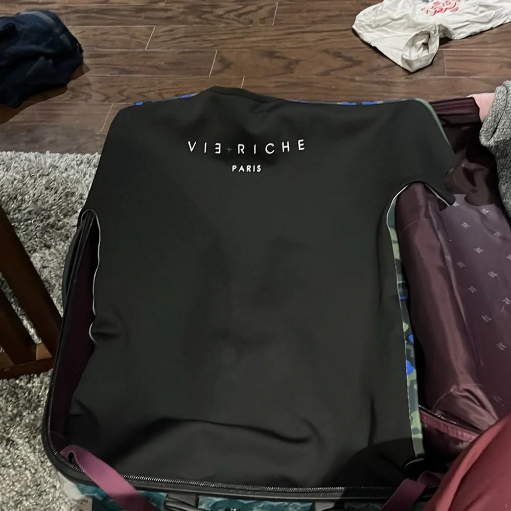 Vie + Riche Paris - Picture 2 of 2